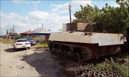 Музей самодельных танков и бронемашин в огороде