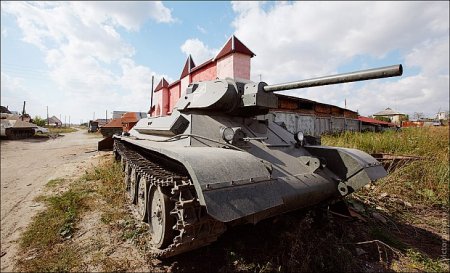 Музей самодельных танков и бронемашин в огороде