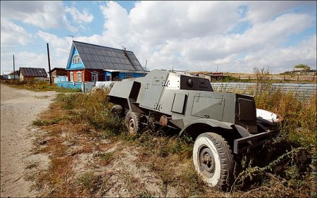 Музей самодельных танков и бронемашин в огороде