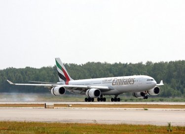 Cалон бизнес-класса самолета Airbus A340-500. Авиакомпания «Emirates»