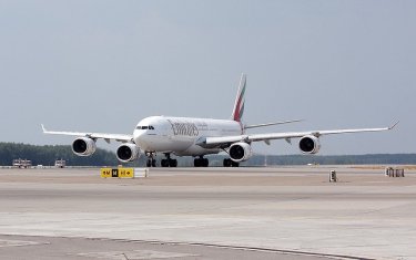 Cалон бизнес-класса самолета Airbus A340-500. Авиакомпания «Emirates»