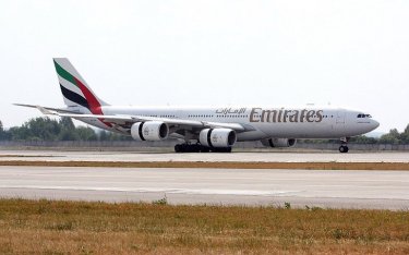 Cалон бизнес-класса самолета Airbus A340-500. Авиакомпания «Emirates»