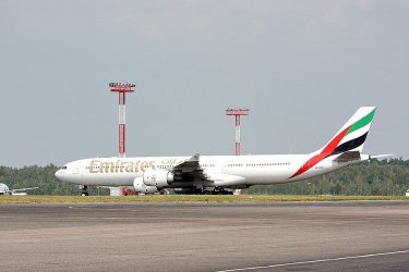 Cалон бизнес-класса самолета Airbus A340-500. Авиакомпания «Emirates»