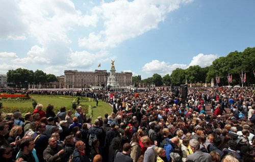 85-ти летие Королевы Великобритании ( фото )