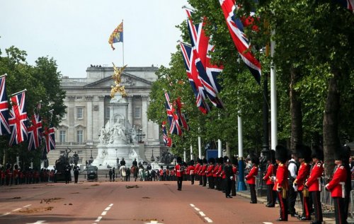 85-ти летие Королевы Великобритании ( фото )