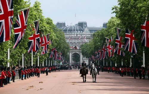 85-ти летие Королевы Великобритании ( фото )