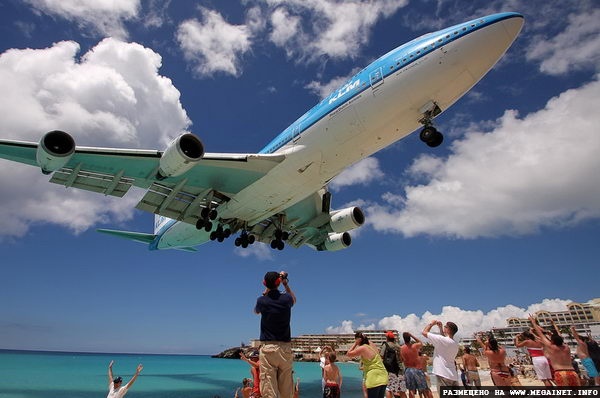 Maho Beach — пляж с самолетами над головой