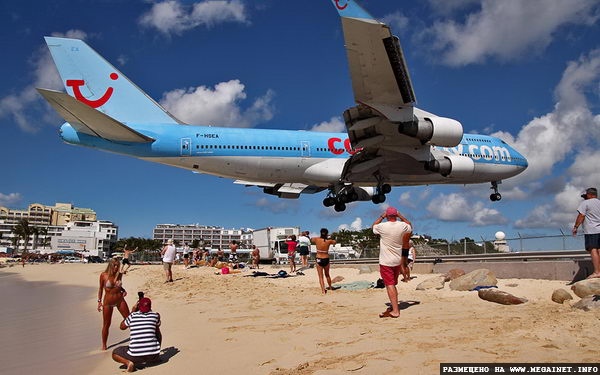 Maho Beach — пляж с самолетами над головой