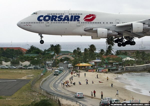 Maho Beach — пляж с самолетами над головой