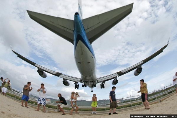 Maho Beach — пляж с самолетами над головой