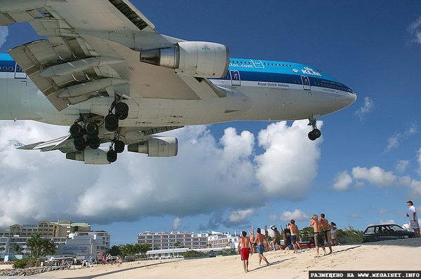 Maho Beach — пляж с самолетами над головой