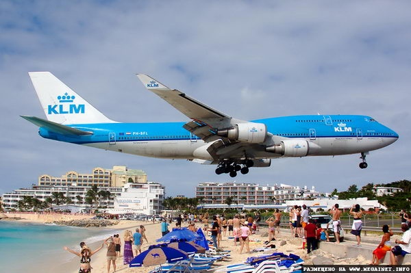 Maho Beach — пляж с самолетами над головой