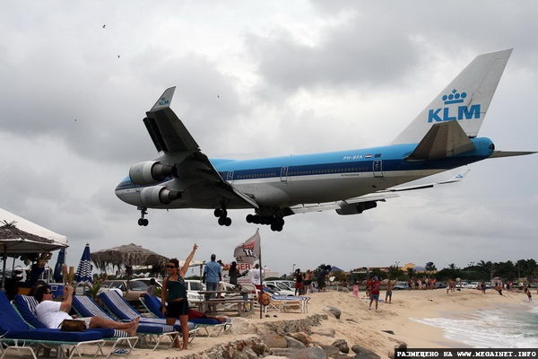 Maho Beach — пляж с самолетами над головой